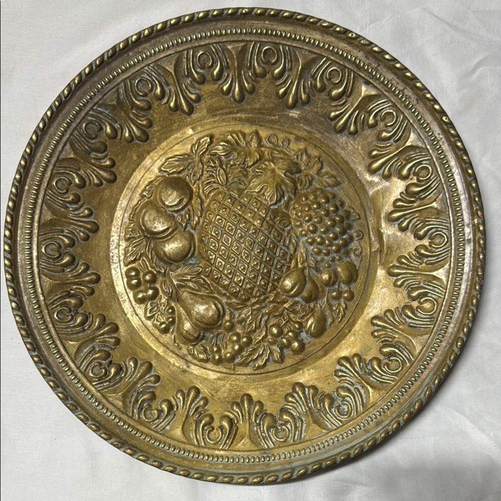 Elegant Gold Decorative Plate